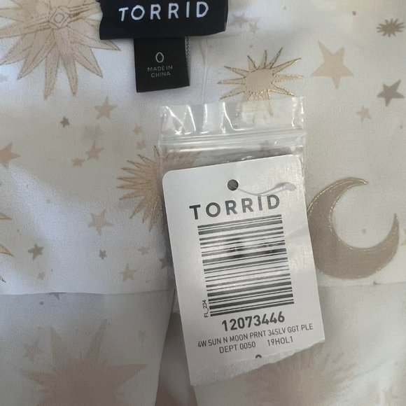 Torrid Sun and Moon Shirt - Size 0 - Picture 5 of 5